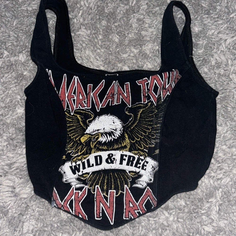 🔥Cute Cropped Black Graphic Tank 🔥